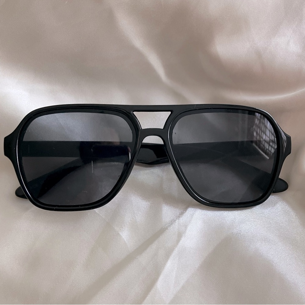 Black sunglasses, black